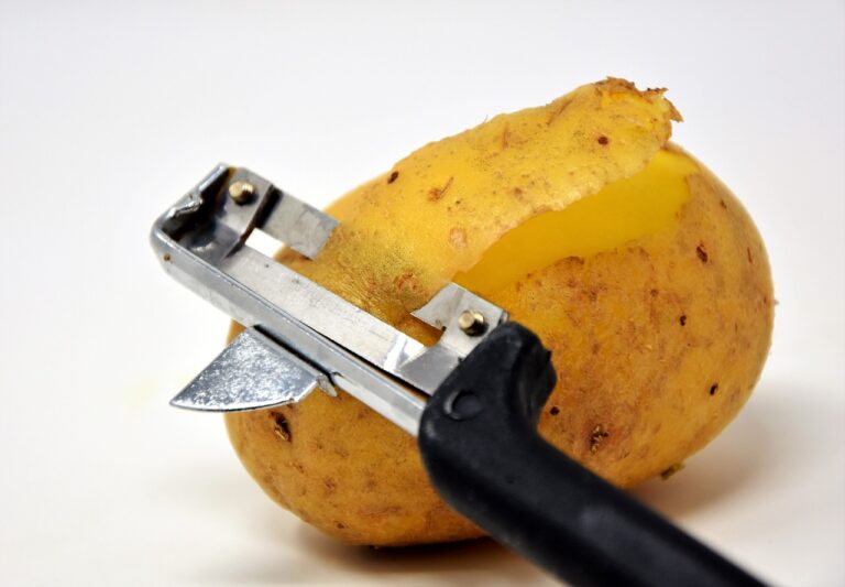 potato, potato peeler, potato peels-3175463.jpg